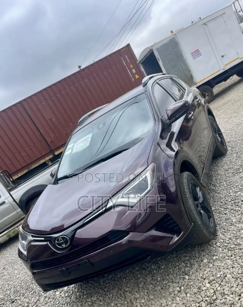 Toyota RAV4 LE FWD (2.5L 4cyl 6A) 2017 Red