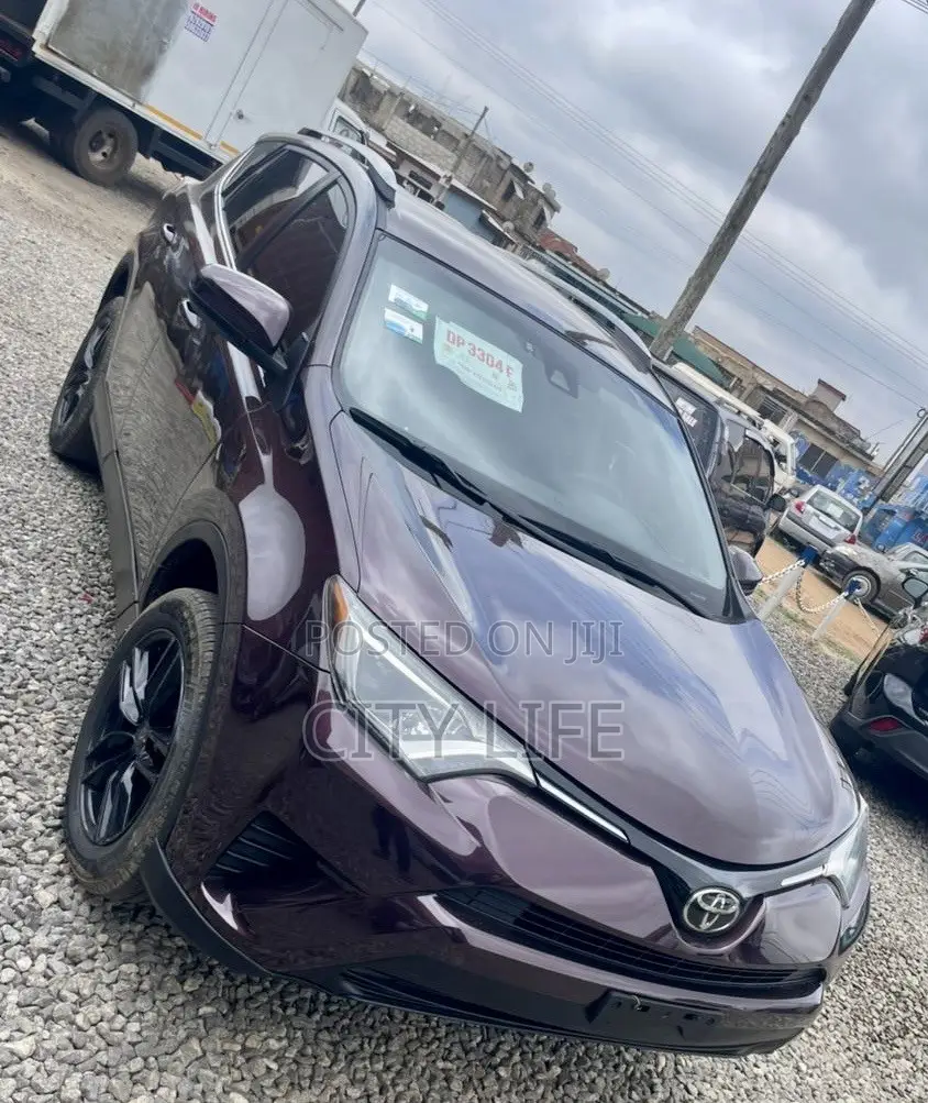 Toyota RAV4 LE FWD (2.5L 4cyl 6A) 2017 Red