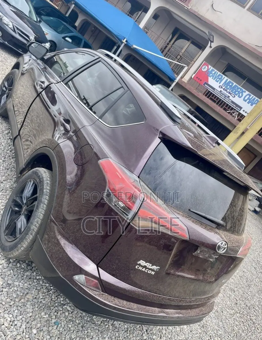 Toyota RAV4 LE FWD (2.5L 4cyl 6A) 2017 Red