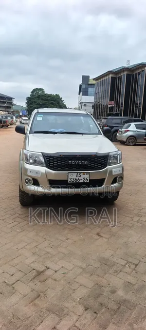 Toyota Hilux SR 4x4 2013 Silver