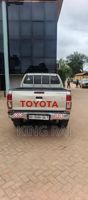 Toyota Hilux SR 4x4 2013 Silver