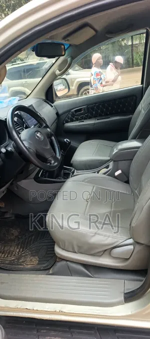 Toyota Hilux SR 4x4 2013 Silver