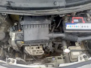 Toyota Vitz 2009 Silver