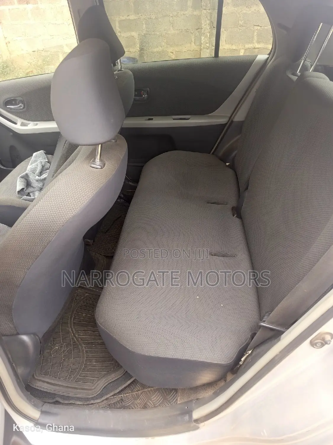 Toyota Vitz 2009 Silver