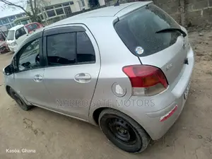 Toyota Vitz 2009 Silver