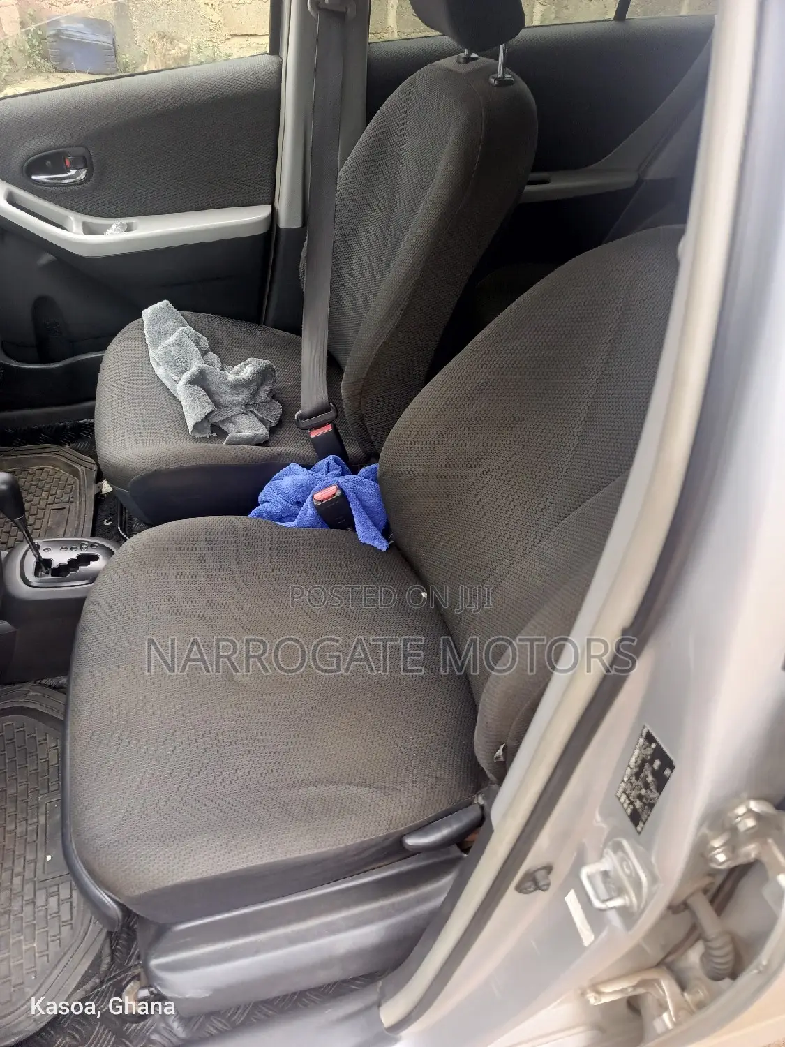 Toyota Vitz 2009 Silver
