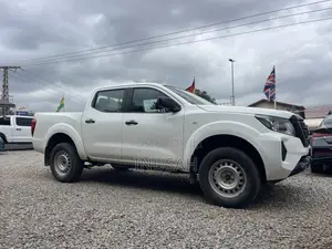 Nissan Navara 2023 White