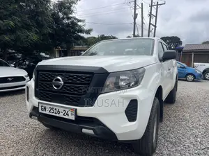 Nissan Navara 2023 White
