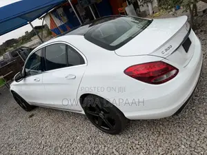 Mercedes-Benz C300 Luxury 4Matic Sedan AWD (2.0L 4cyl 7A) 2016 White