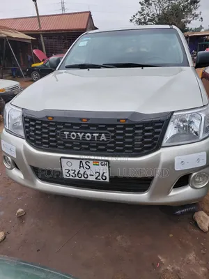 Toyota Hilux 2012 Gold