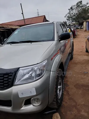 Toyota Hilux 2012 Gold