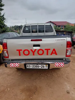 Toyota Hilux 2012 Gold