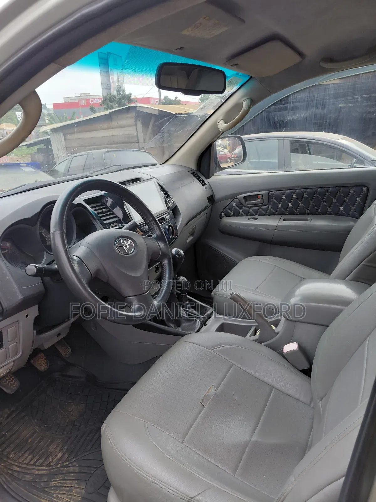 Toyota Hilux 2012 Gold