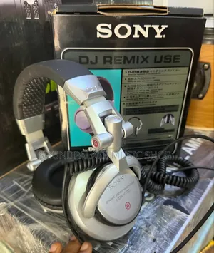 Sony MDR-V700DJ Dynamic Over-the-Ear DJ Headphones