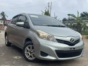 Toyota Vitz 2014 Gray