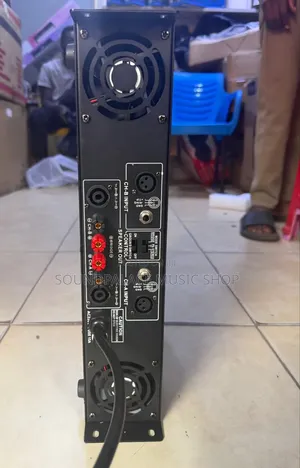 Peavey CS 4080 Professional Power Amplifier.