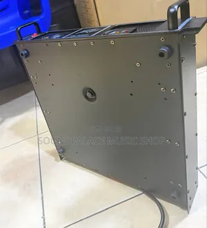 Peavey CS 4080 Professional Power Amplifier.