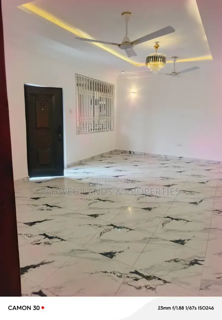 2bdrm Apartment in Drc, Baatsona Total for rent