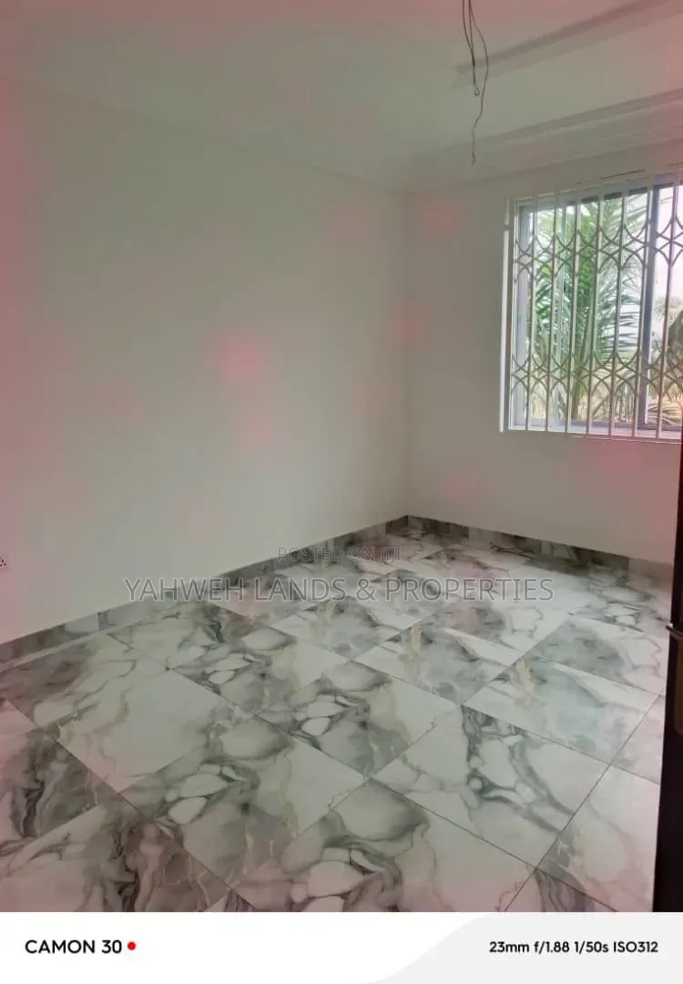 2bdrm Apartment in Drc, Baatsona Total for rent