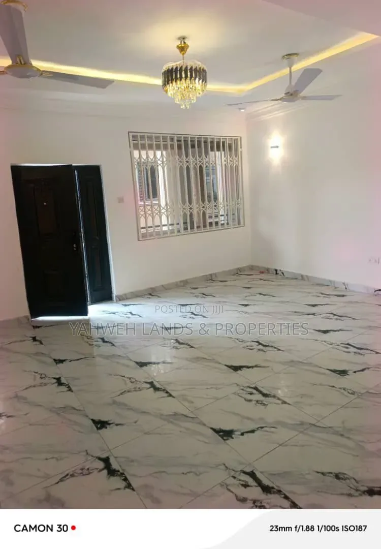 2bdrm Apartment in Drc, Baatsona Total for rent
