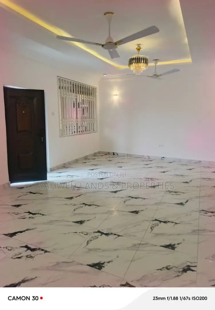 2bdrm Apartment in Drc, Baatsona Total for rent