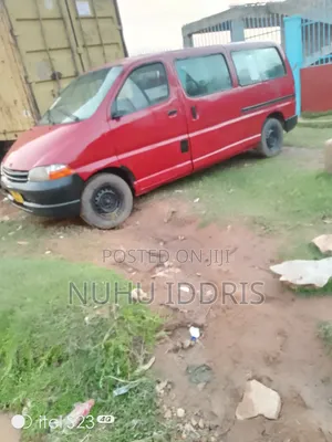 Toyota HiAce 2006 Red