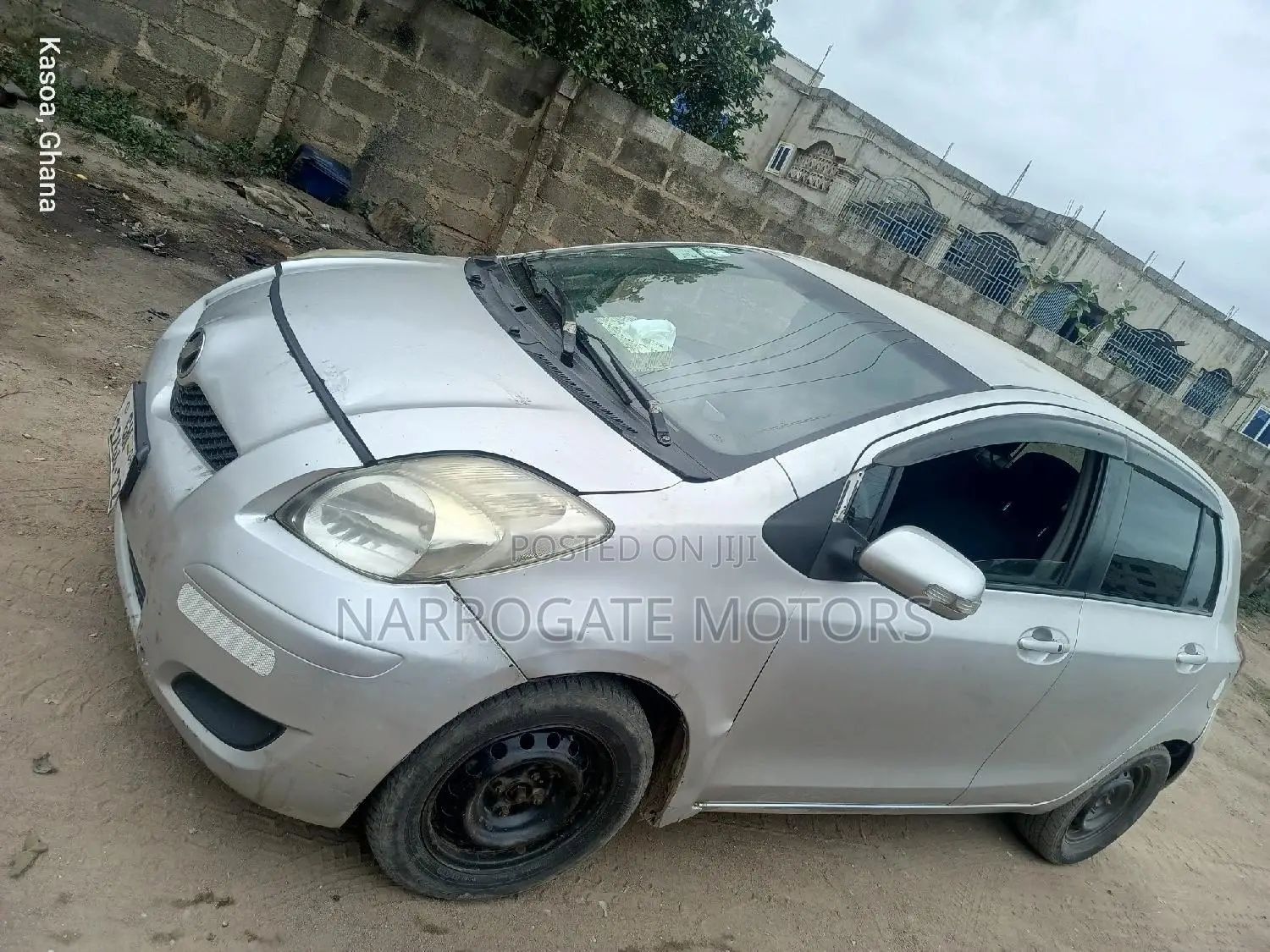 Toyota Vitz 2009 Silver