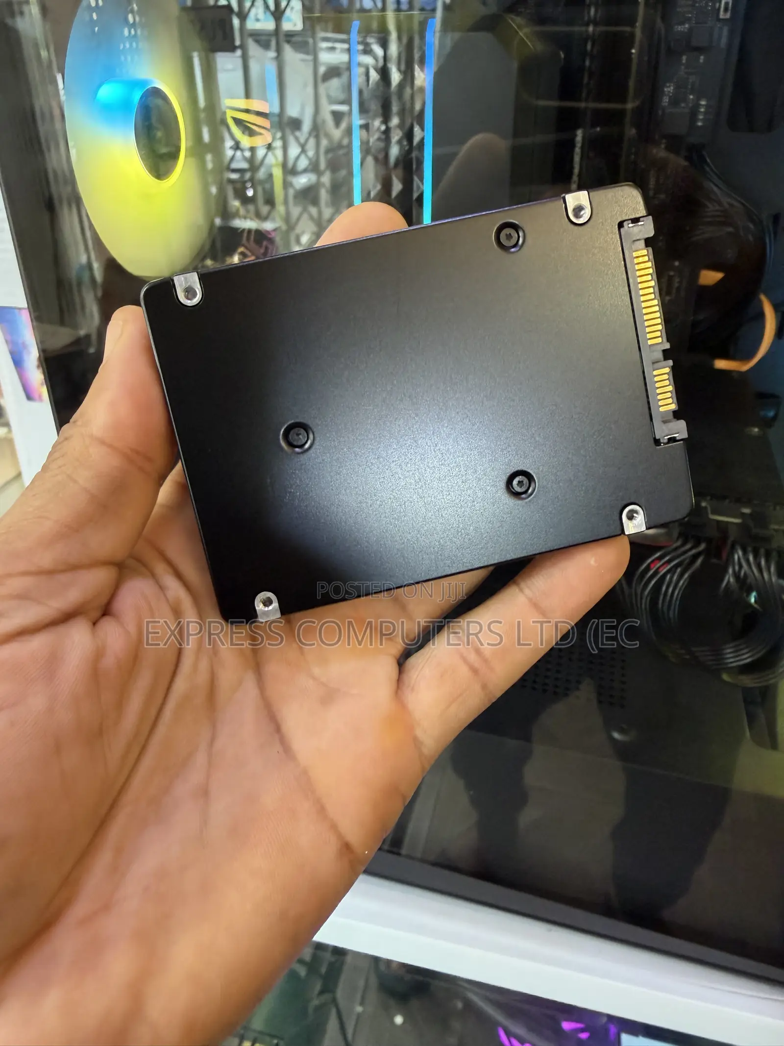 SAMSUNG 3.84TB Ultra-High Capacity SATA SSD,built for High Data Center
