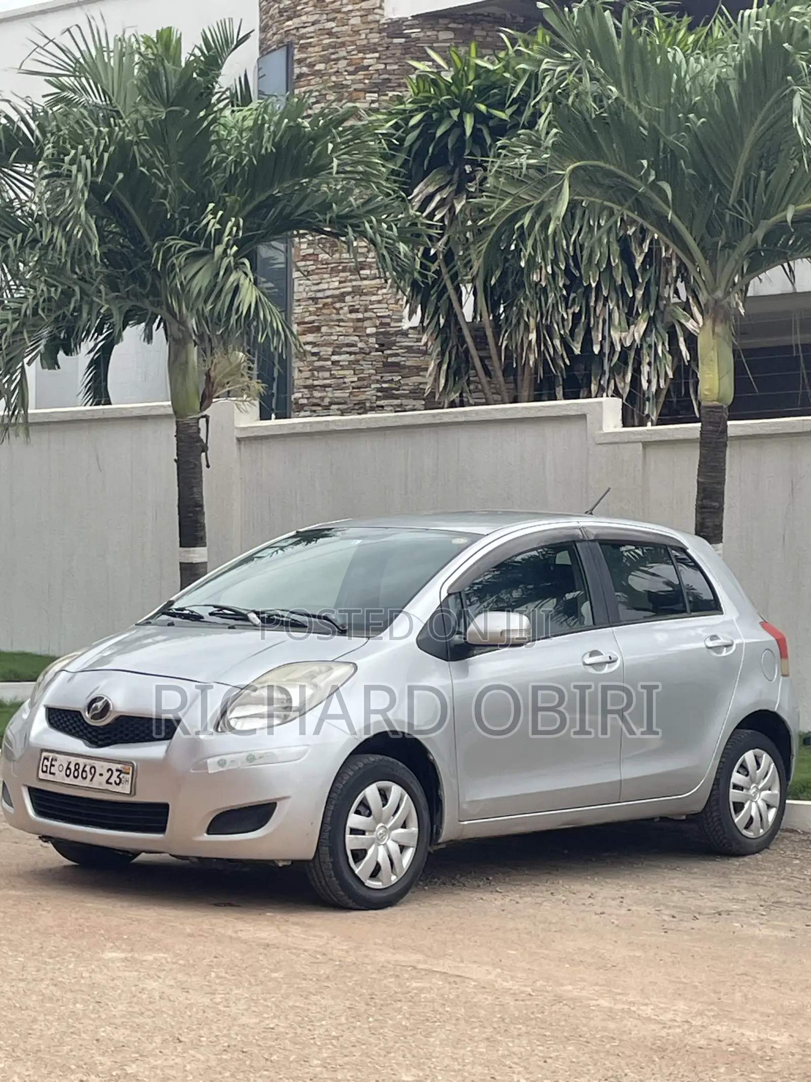 Toyota Vitz 1.3 AWD 5dr 2010 Silver