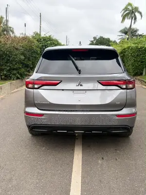 Mitsubishi Outlander 2022 Gray