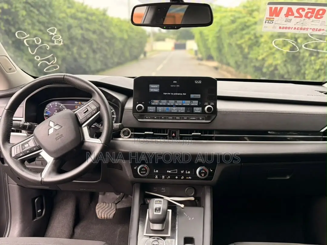 Mitsubishi Outlander 2022 Gray