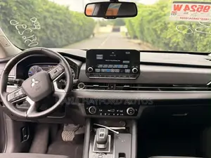 Mitsubishi Outlander 2022 Gray