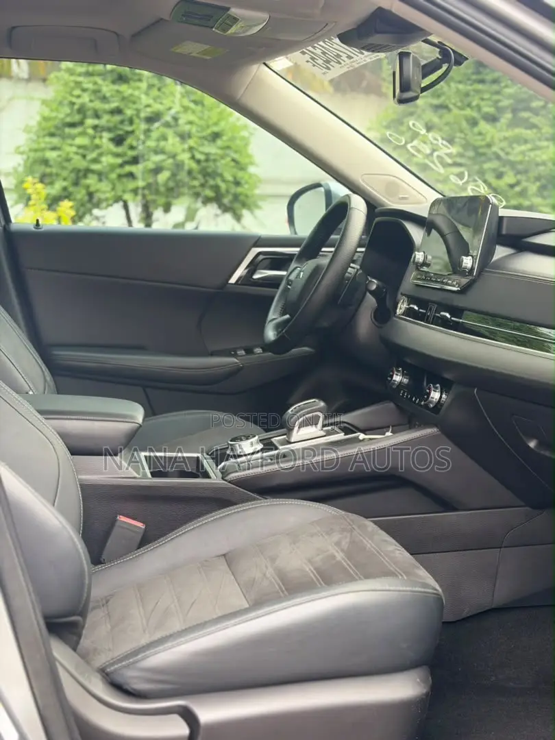 Mitsubishi Outlander 2022 Gray