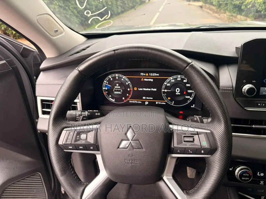 Mitsubishi Outlander 2022 Gray