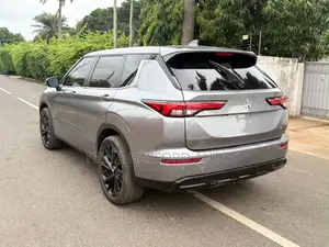 Mitsubishi Outlander 2022 Gray