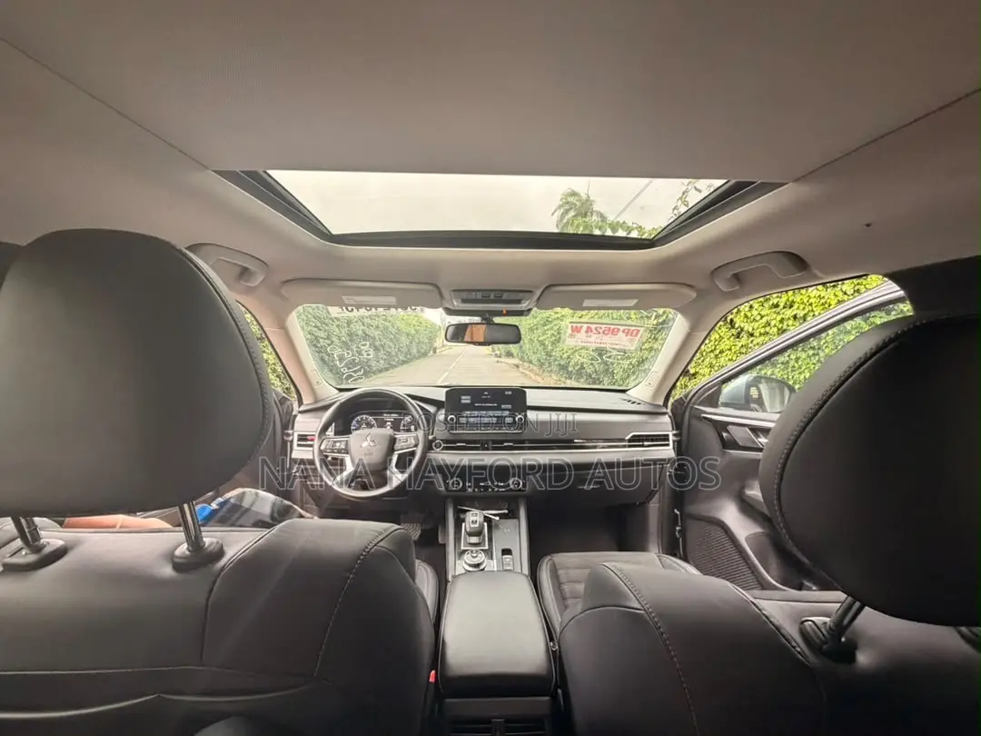 Mitsubishi Outlander 2022 Gray