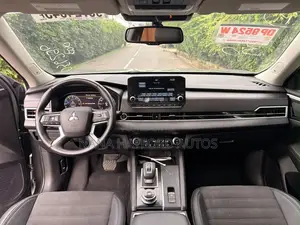 Mitsubishi Outlander 2022 Gray