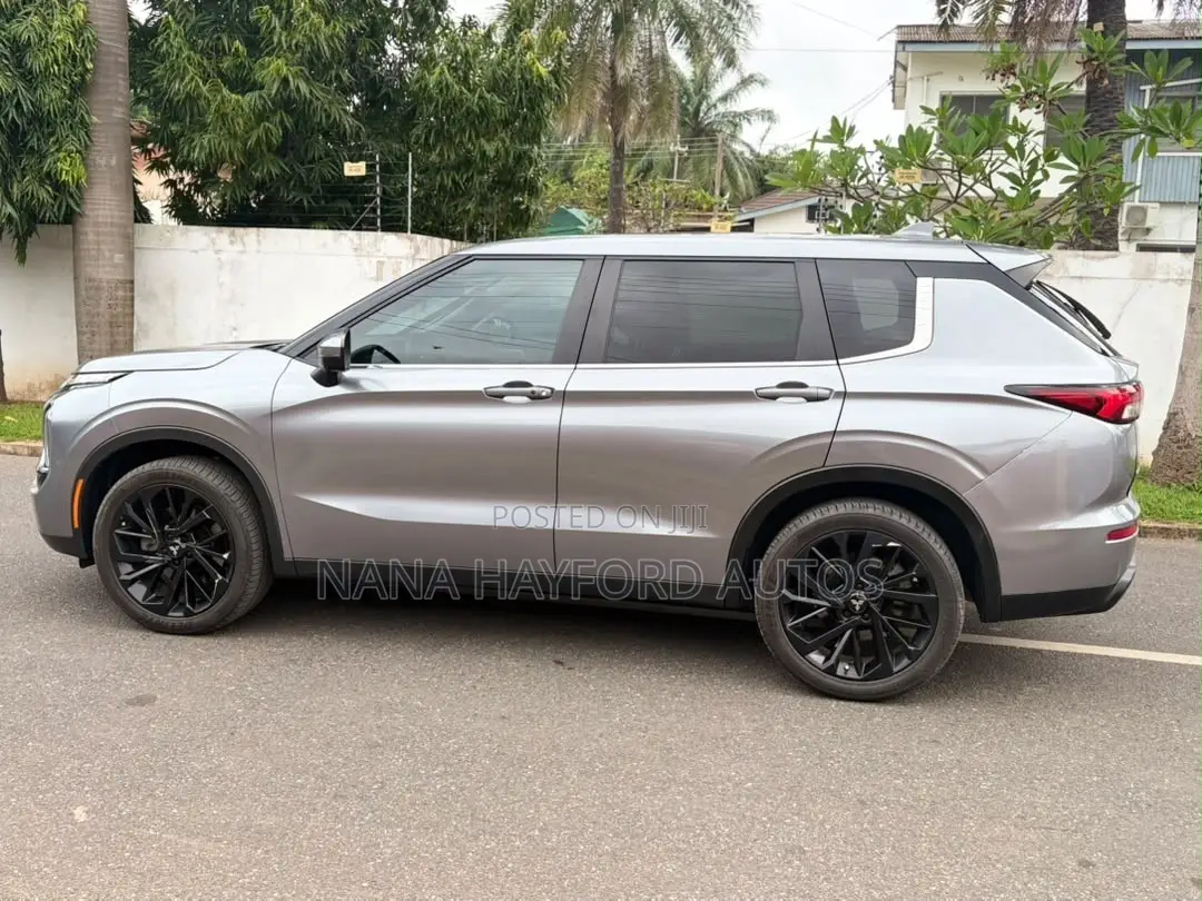 Mitsubishi Outlander 2022 Gray
