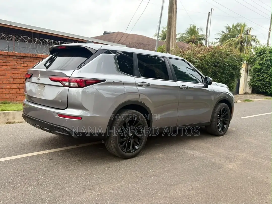 Mitsubishi Outlander 2022 Gray