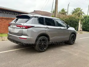 Mitsubishi Outlander 2022 Gray