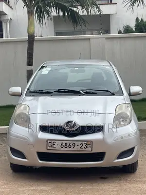 Toyota Vitz 1.3 AWD 5dr 2010 Silver