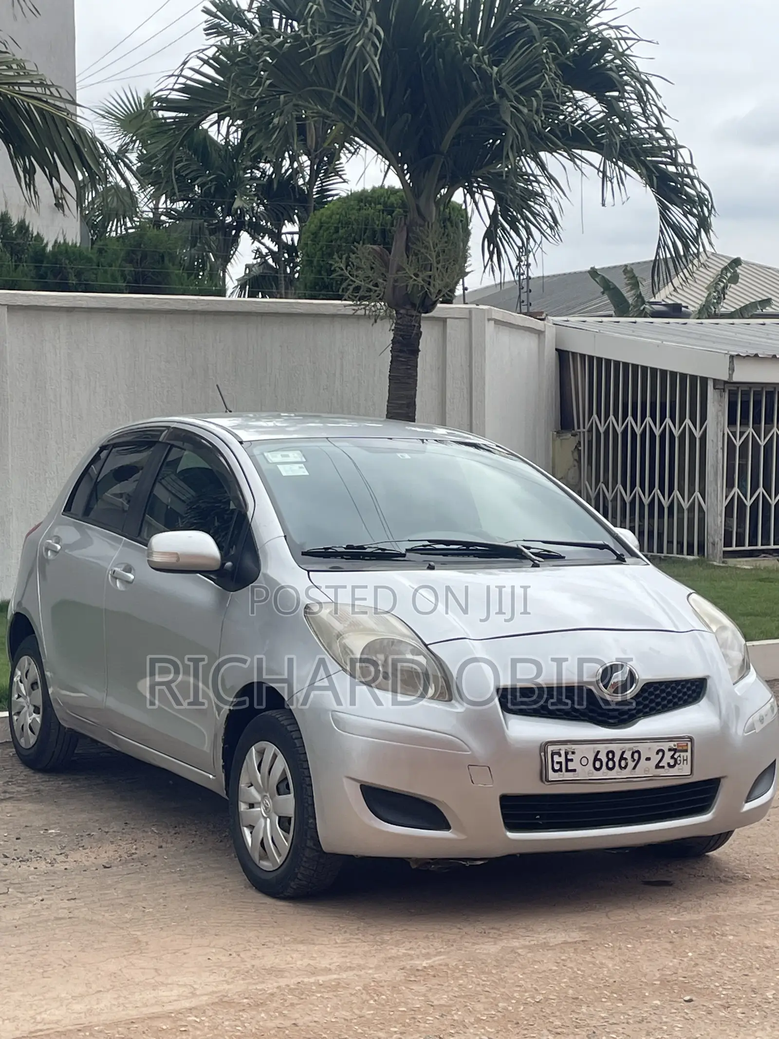 Toyota Vitz 1.3 AWD 5dr 2010 Silver