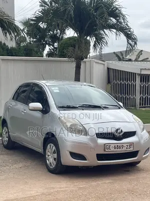 Toyota Vitz 1.3 AWD 5dr 2010 Silver