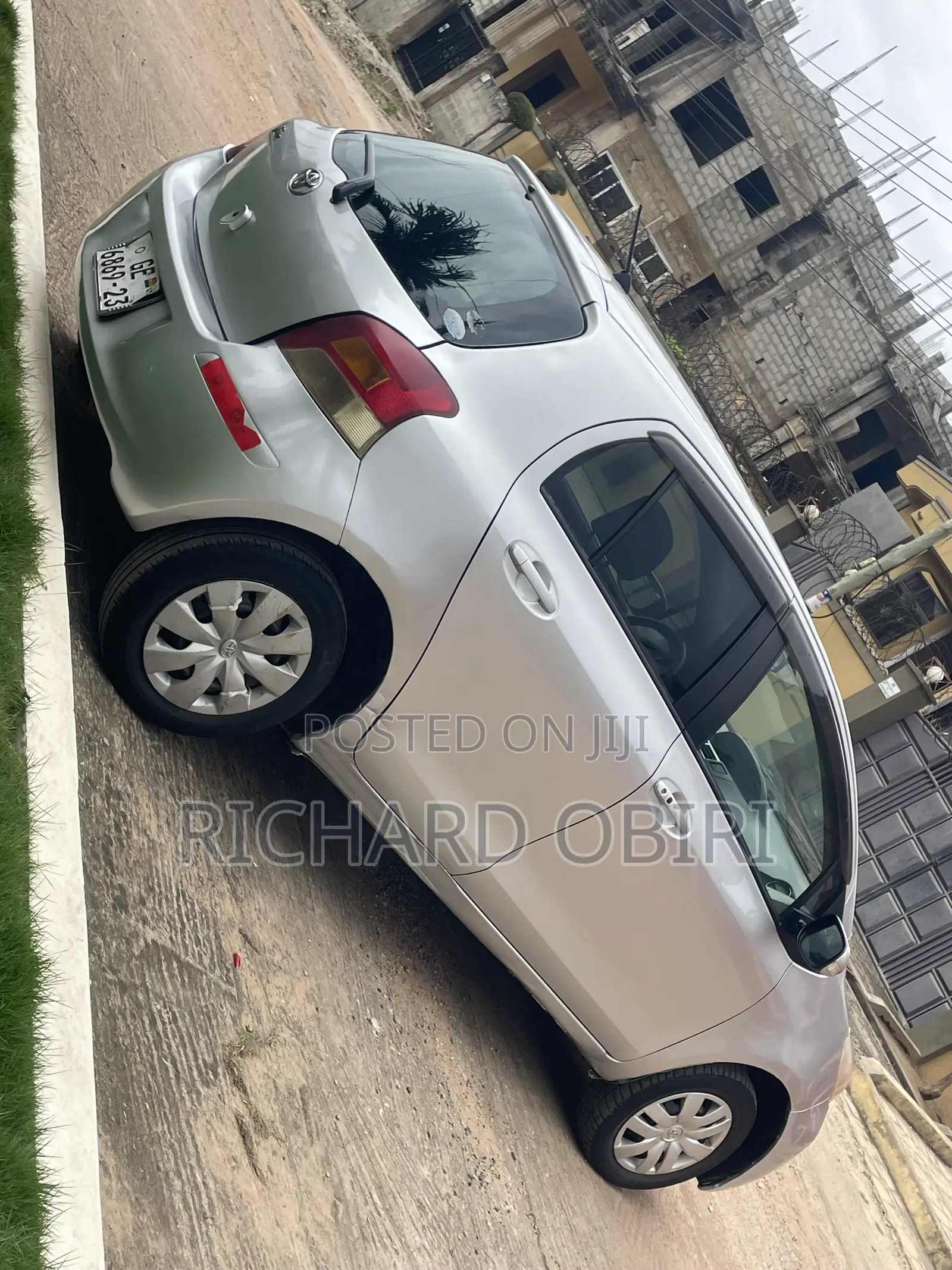 Toyota Vitz 1.3 AWD 5dr 2010 Silver