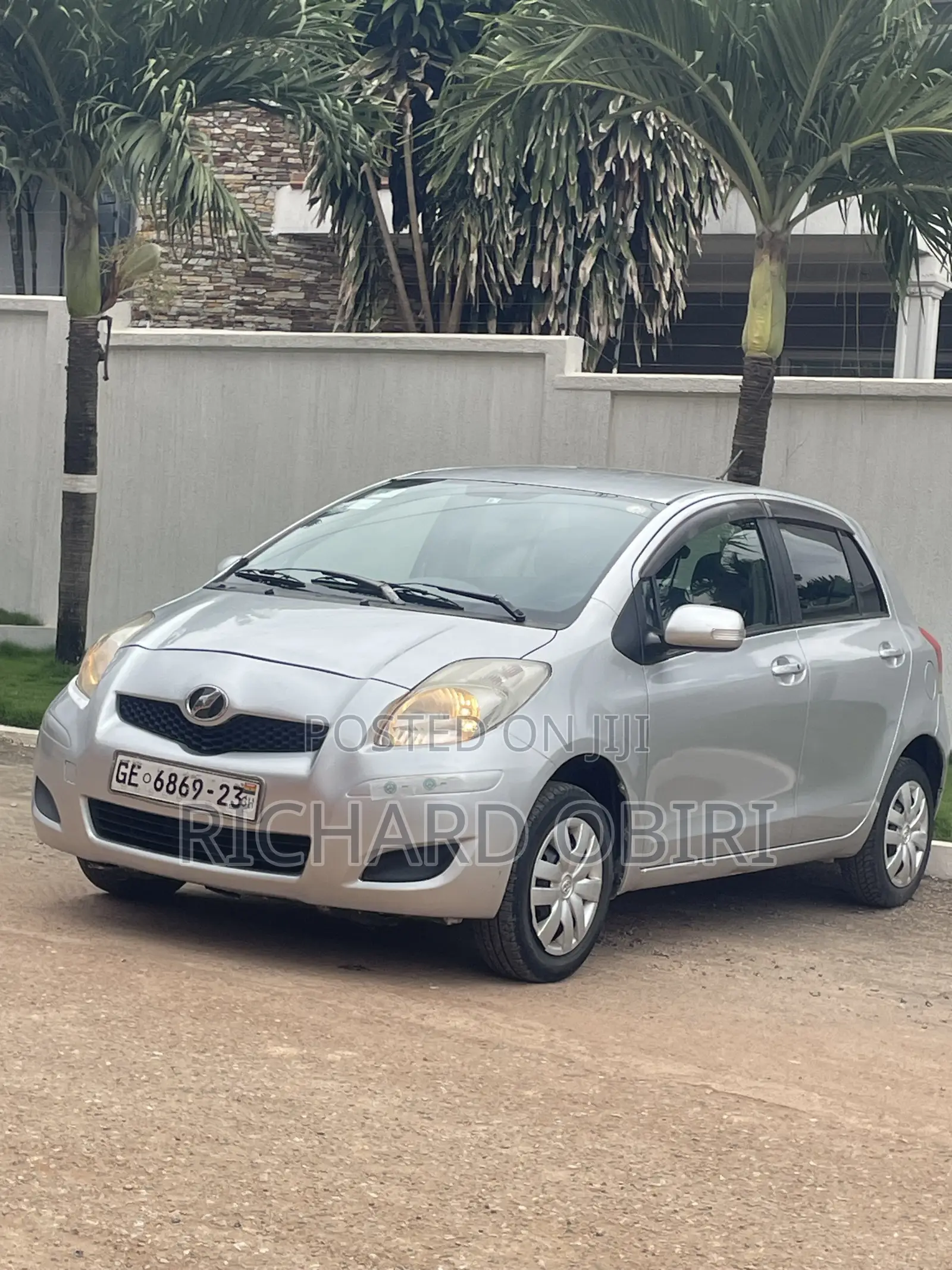 Toyota Vitz 1.3 AWD 5dr 2010 Silver