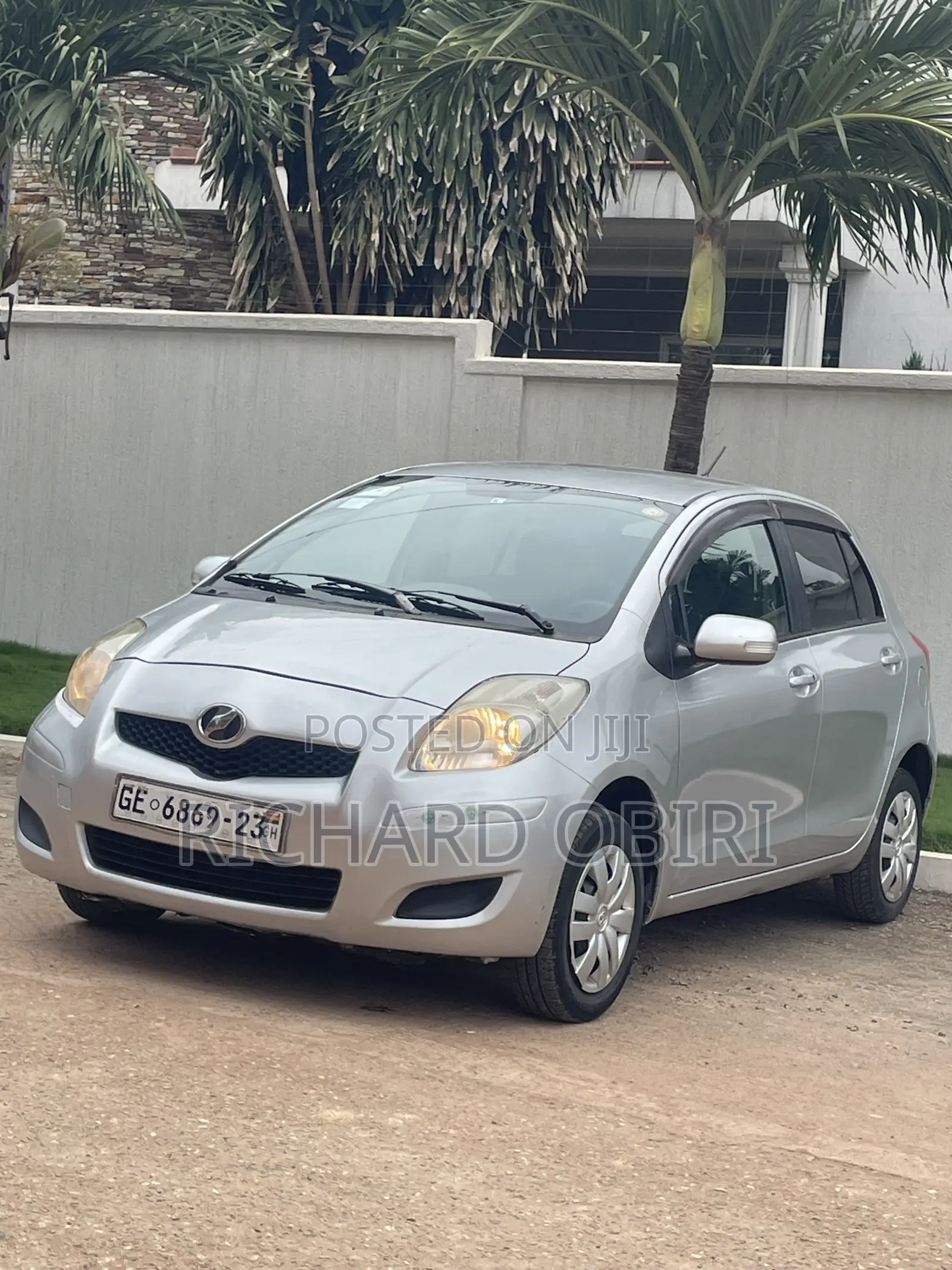 Toyota Vitz 1.3 AWD 5dr 2010 Silver