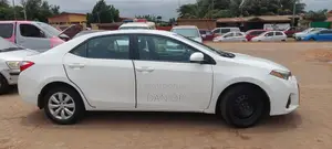 Toyota Corolla LE ECO Premium (1.8L 4cyl CVT) 2016 White