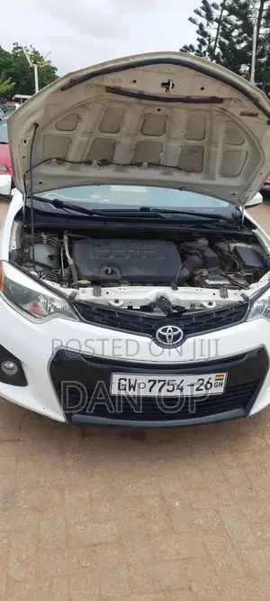 Toyota Corolla LE ECO Premium (1.8L 4cyl CVT) 2016 White