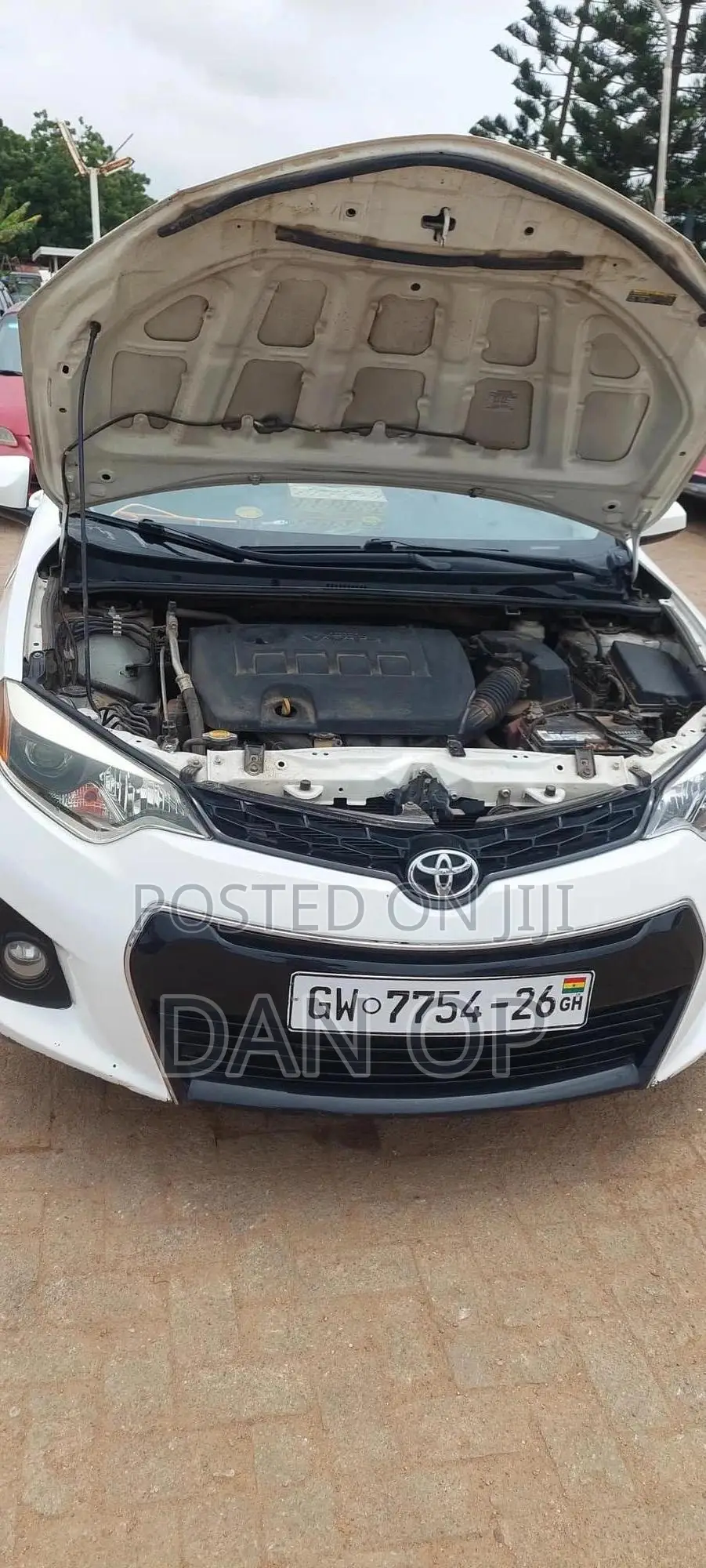 Toyota Corolla LE ECO Premium (1.8L 4cyl CVT) 2016 White