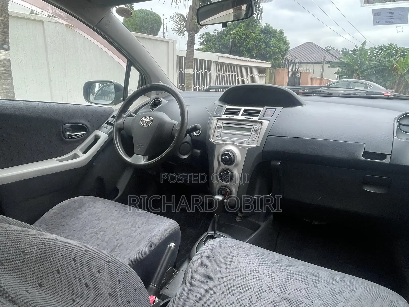 Toyota Vitz 1.3 AWD 5dr 2010 Silver
